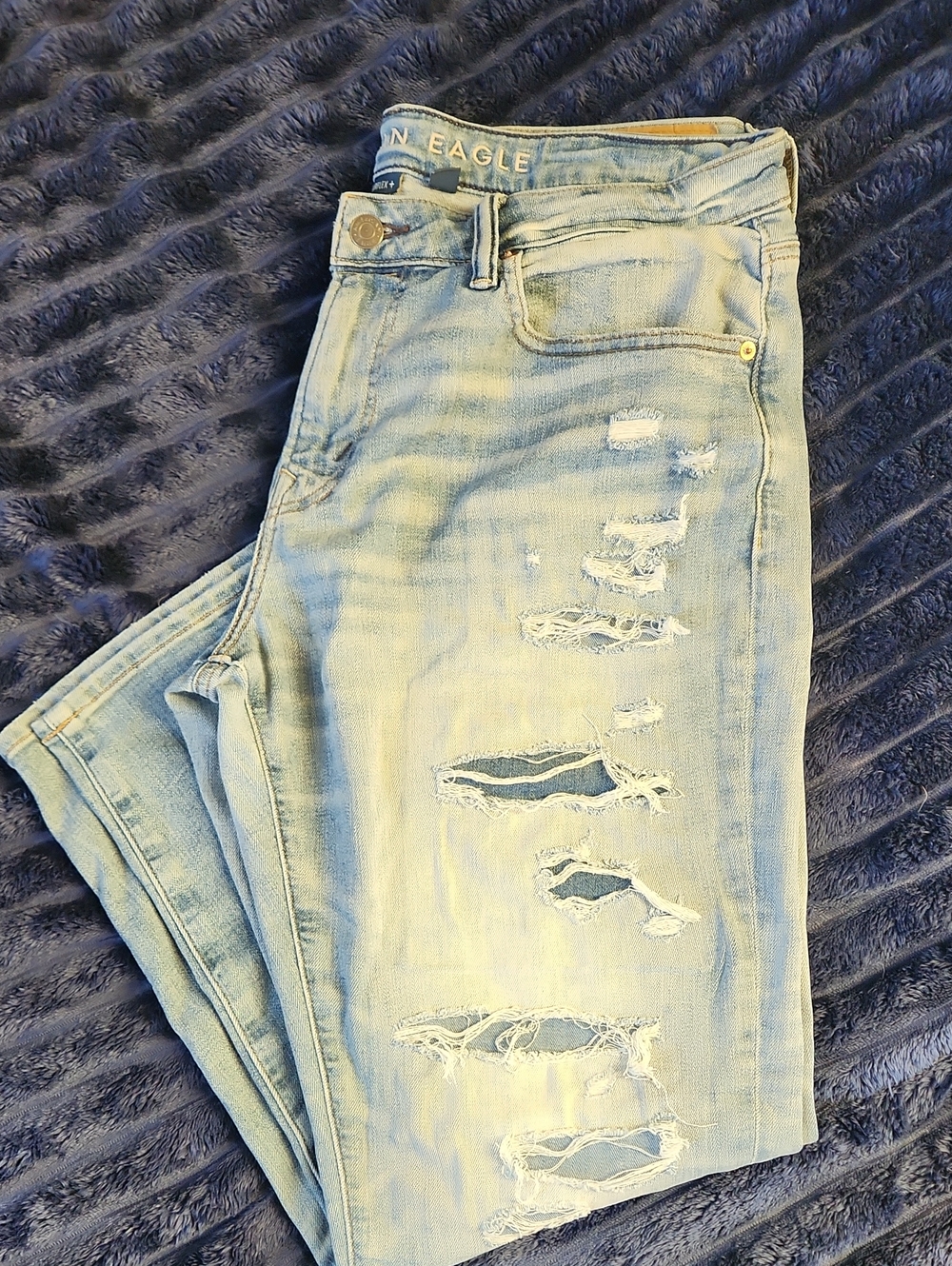 Men’s American Eagle AirFlex+ Athletic Fit Distressed Jeans Light Wash